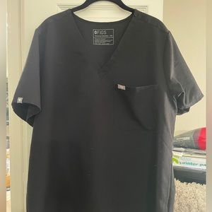 Women’s Figs scrub top